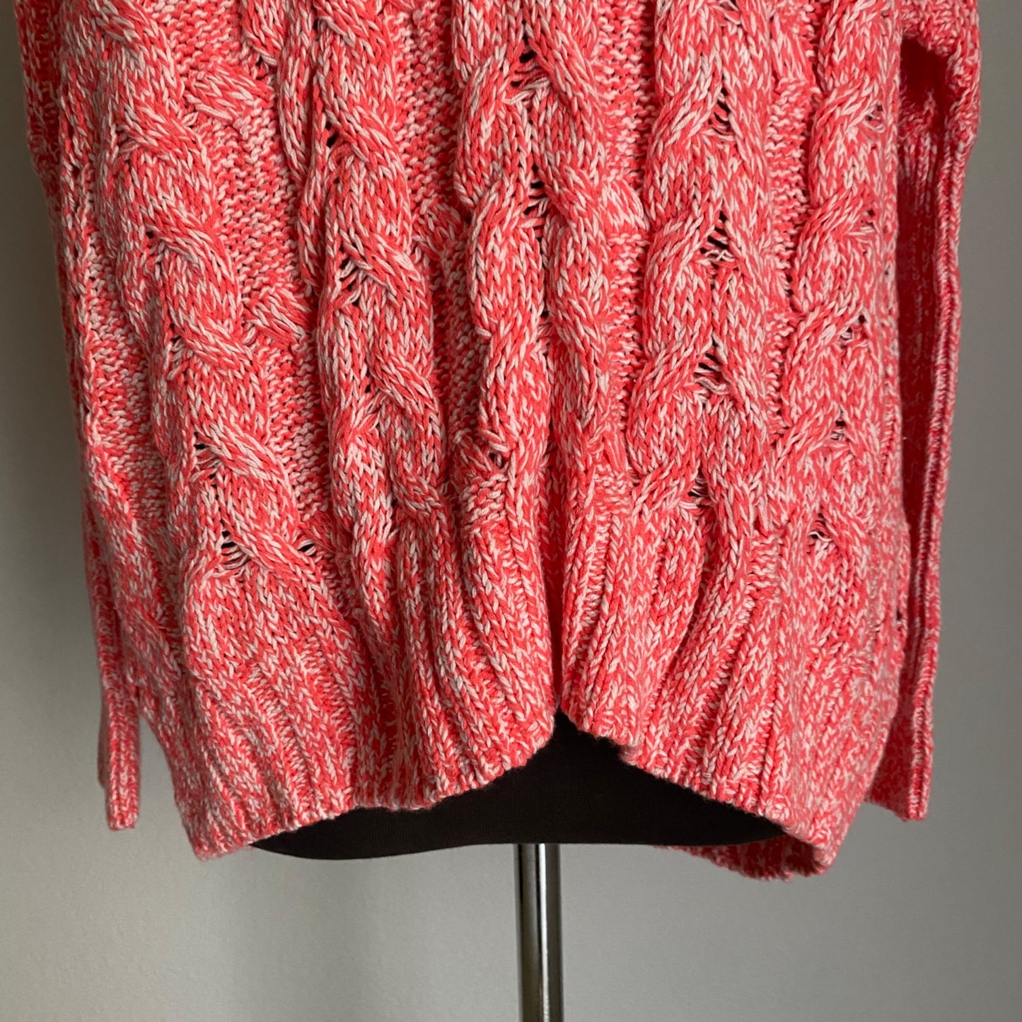 Express sz XS cotton cable knit long sleeve V Neck sweater