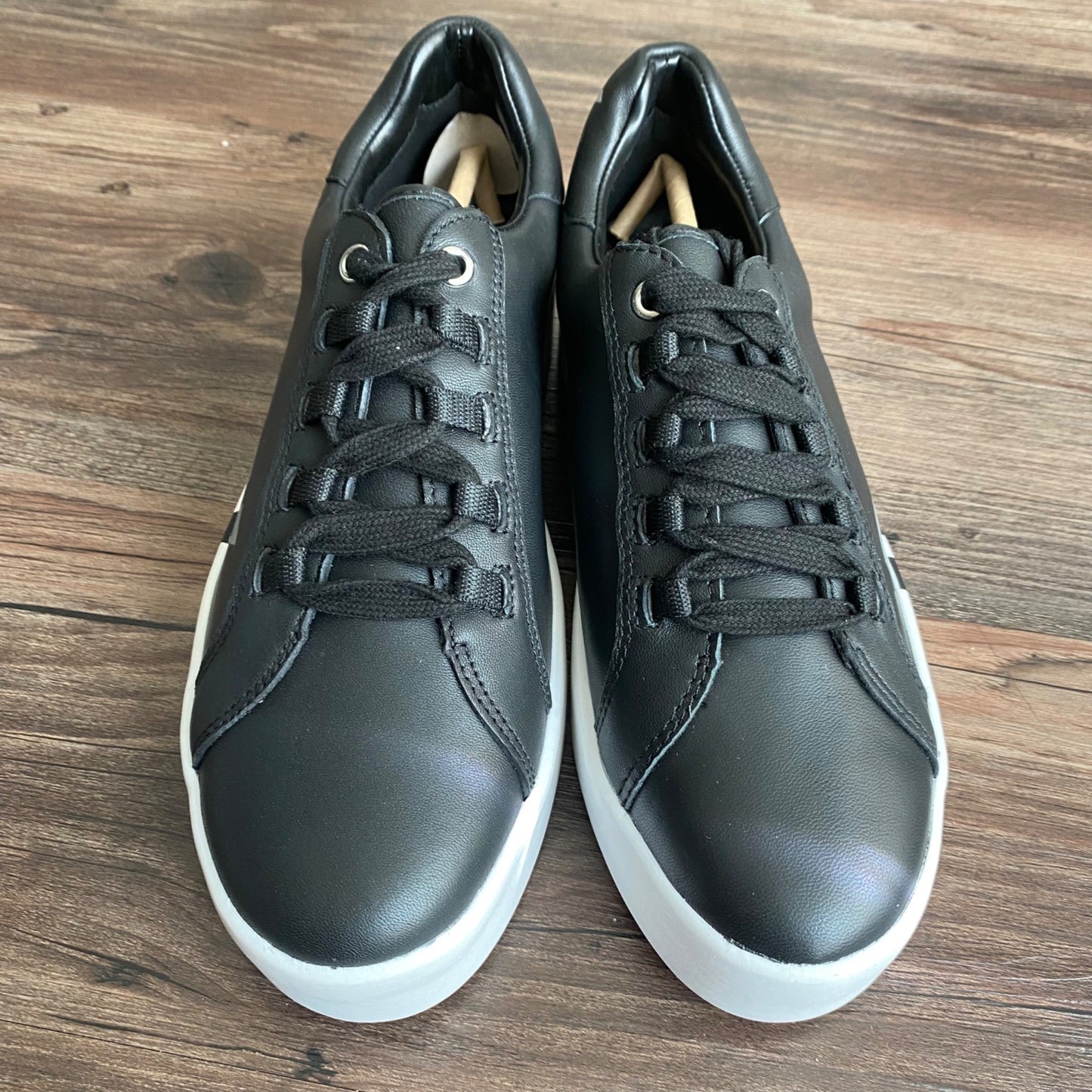 DKNY sz VARIOUS SIZES logo lace up sneakers NWT