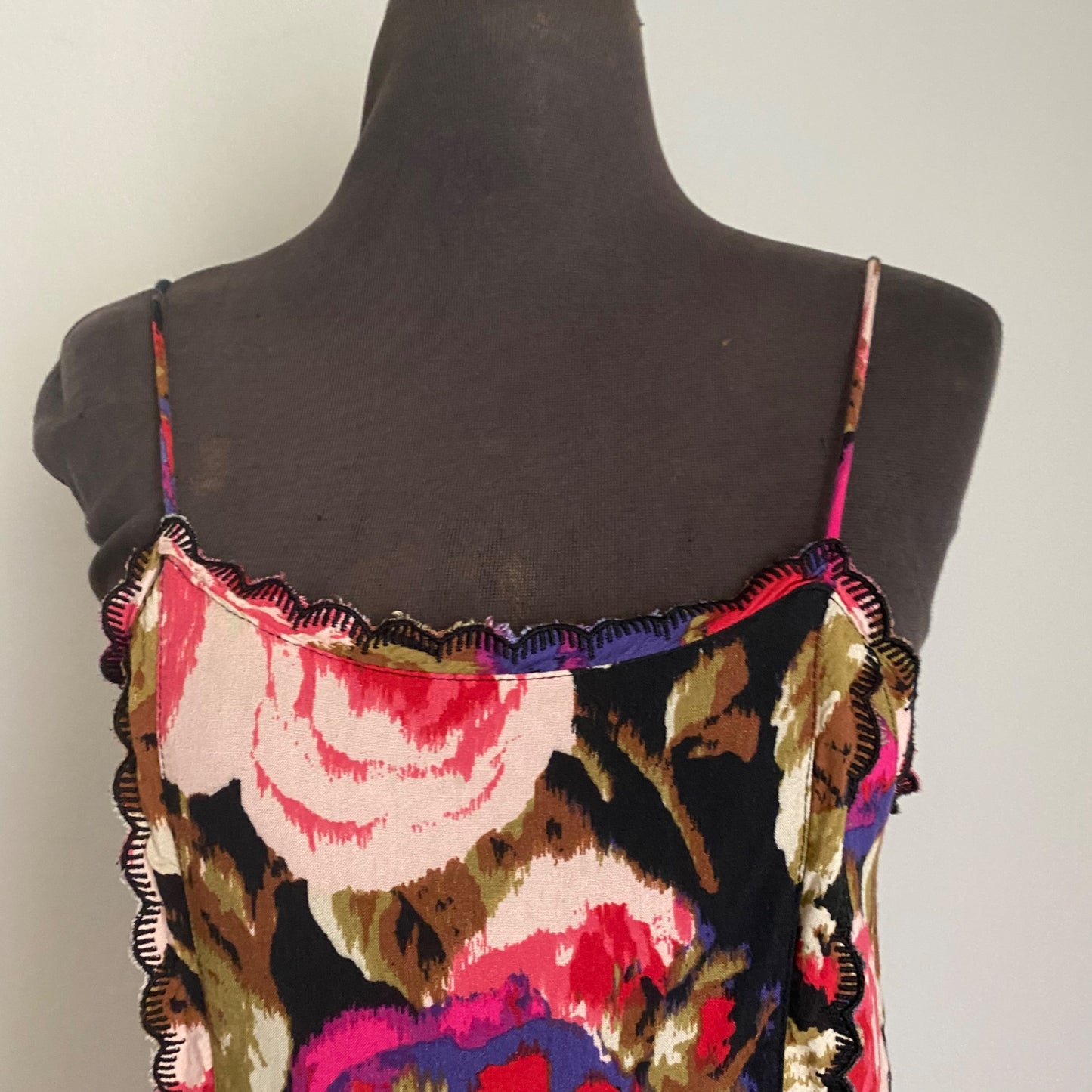 Urban Outfitter sz XS Spaghetti strap fit an flared floral mini dress