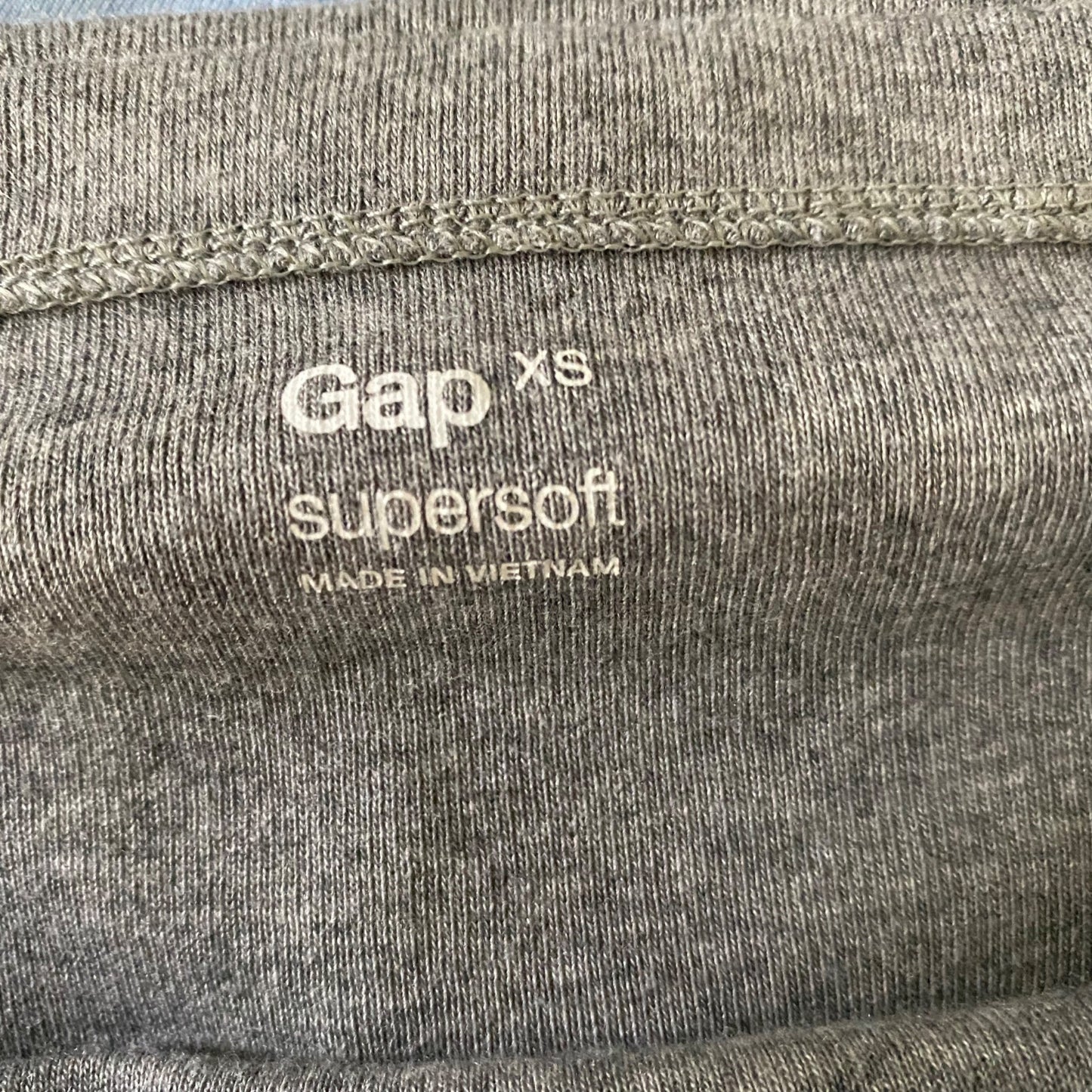 Gap sz XS cotton Long sleeve scoop neck fitted shirt